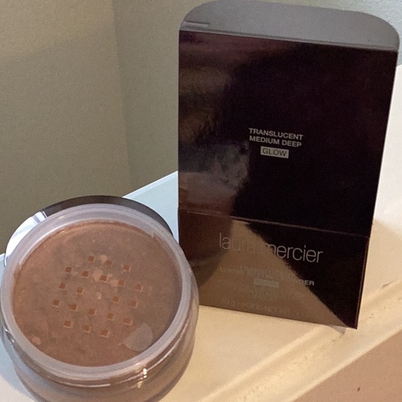 NEW in box! Laura Mercier Translucent Medium Deep Loose Setting Powder, GLOW. - Picture 2 of 2
